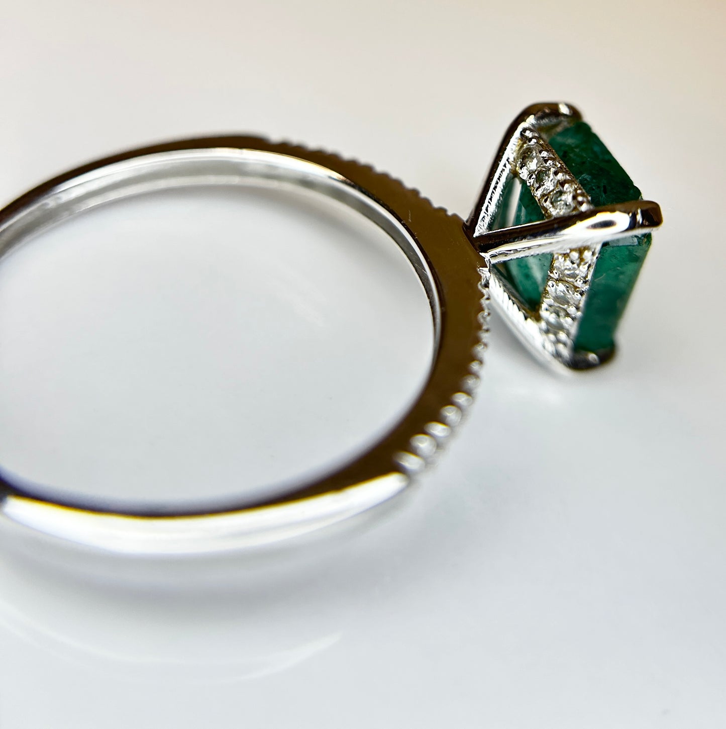 Beautiful Natural Emerald 2.64 CT With Natural Diamonds & 18k Gold