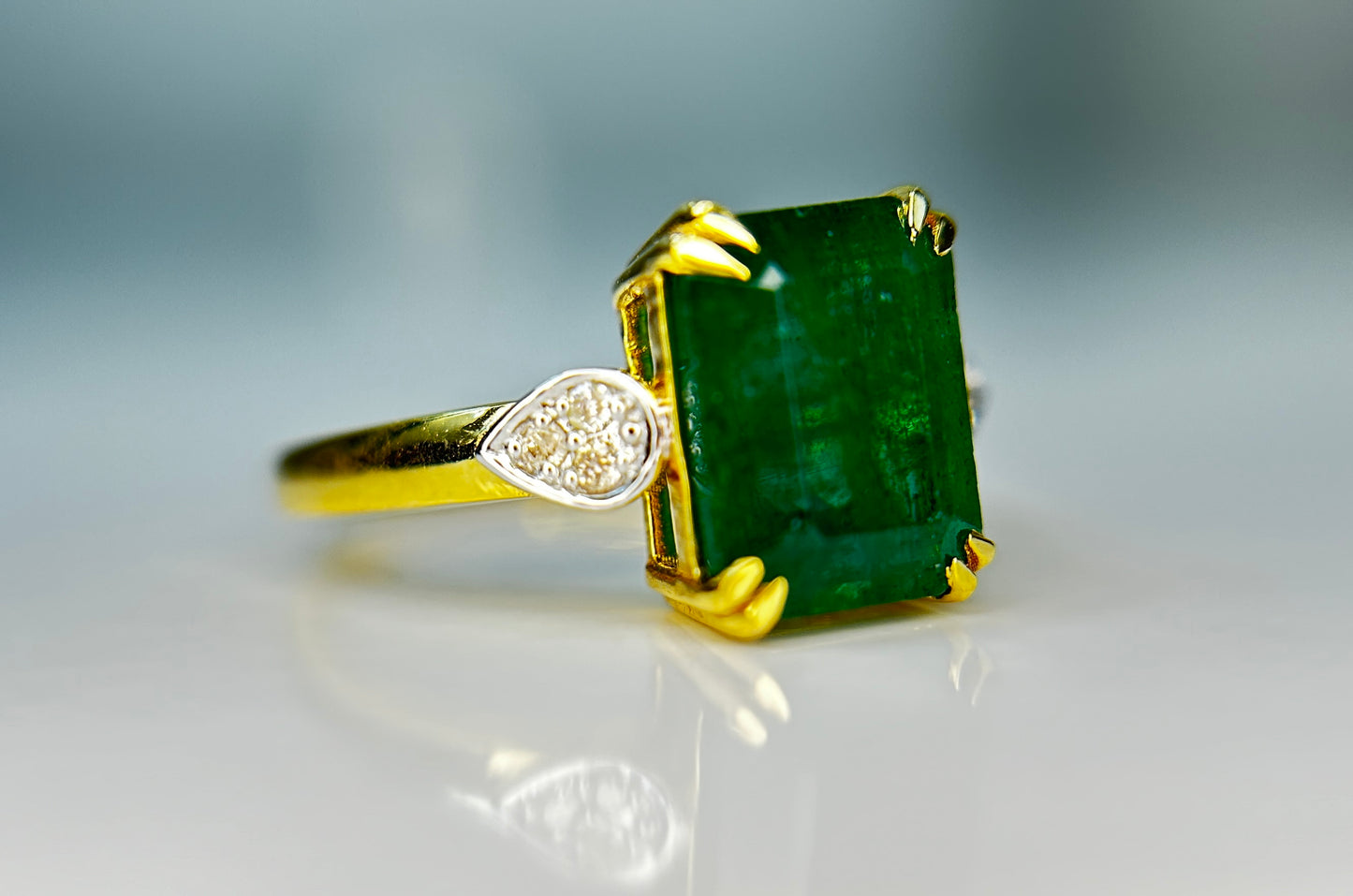 Beautiful Natural Emerald 2.96ct With Natural Diamonds & 18k Gold