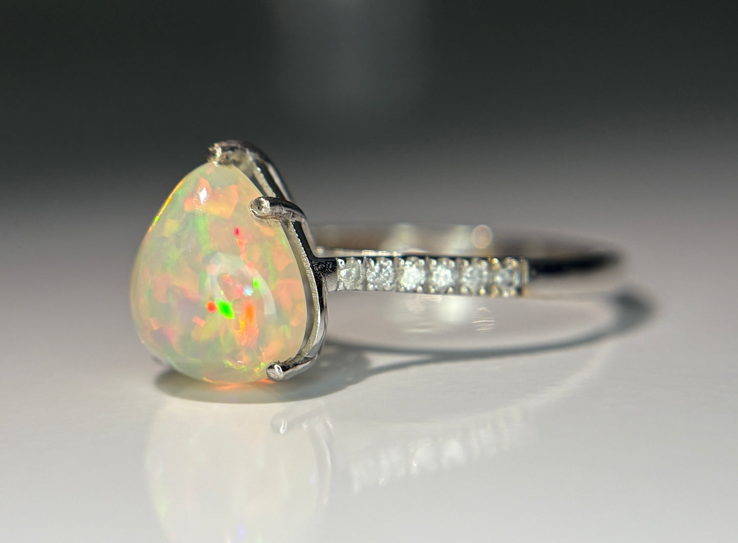 Beautiful Natural Fire Opal 2.16 CT Ring With Natural Diamond and 18k Gold
