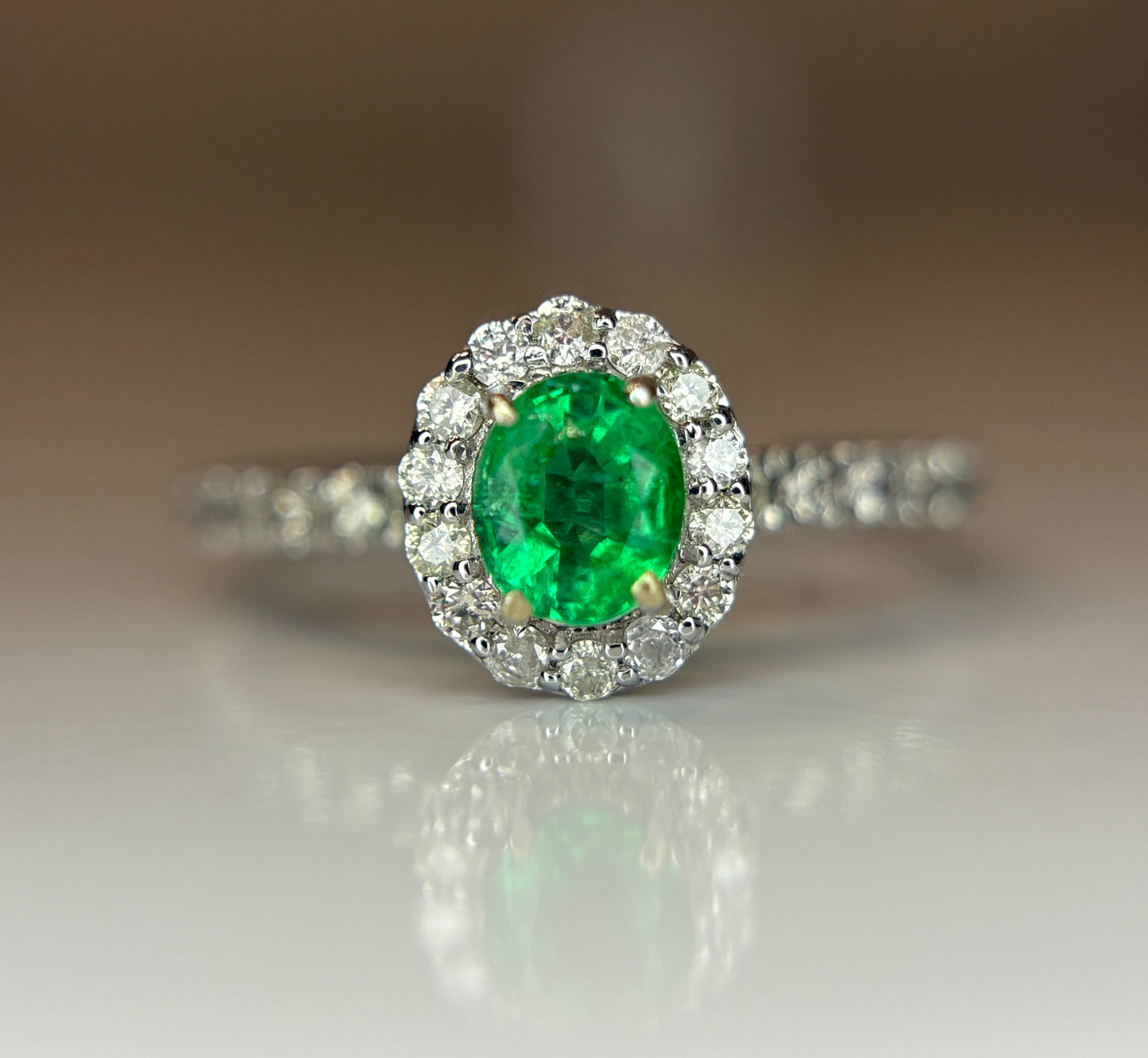 Beautiful 0.42 CT Natural Emerald With Natural Diamonds & 18k Gold