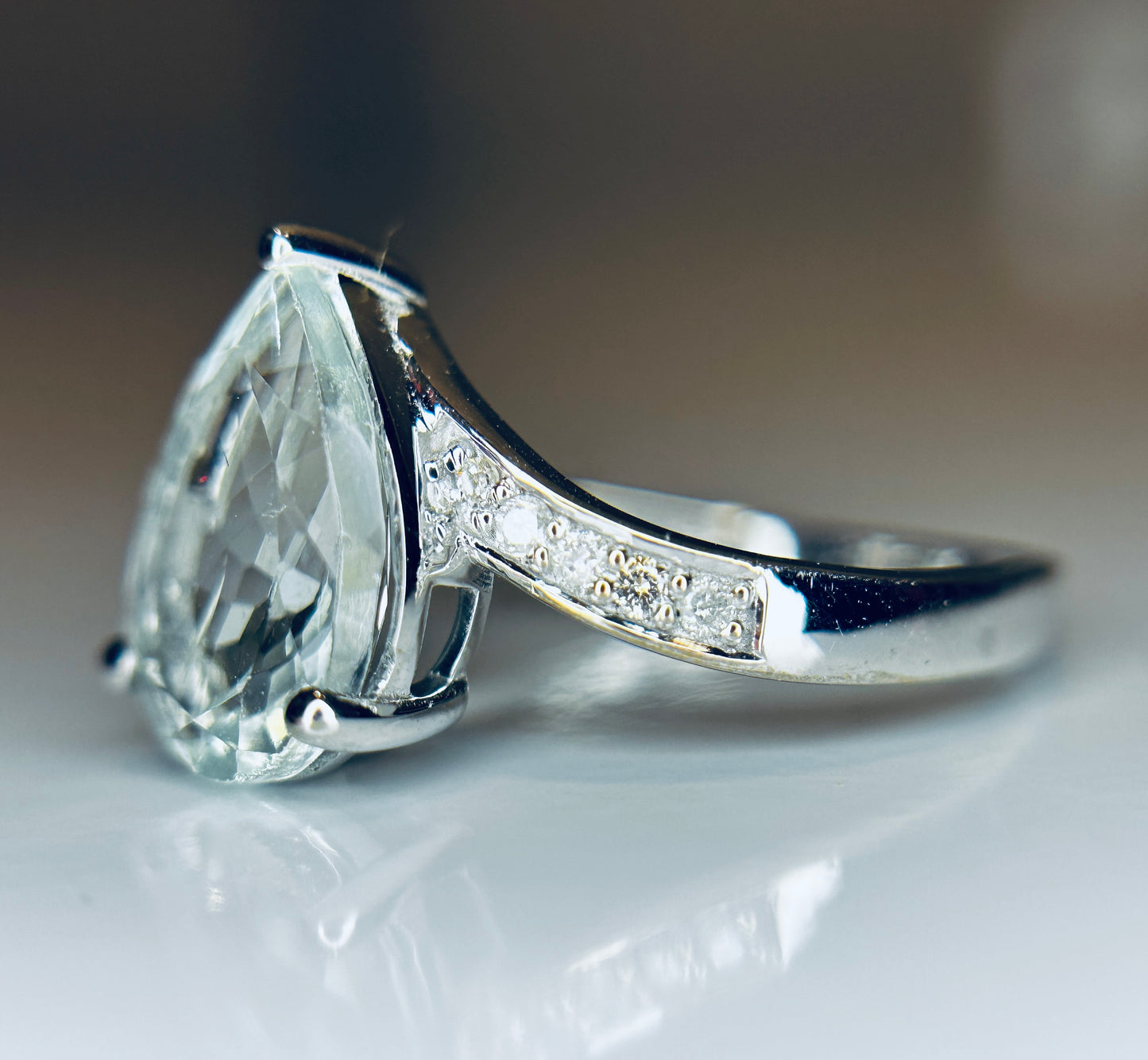Beautiful 2.60 CT Natural Aquamarine Ring With Natural Diamonds & 18k White Gold