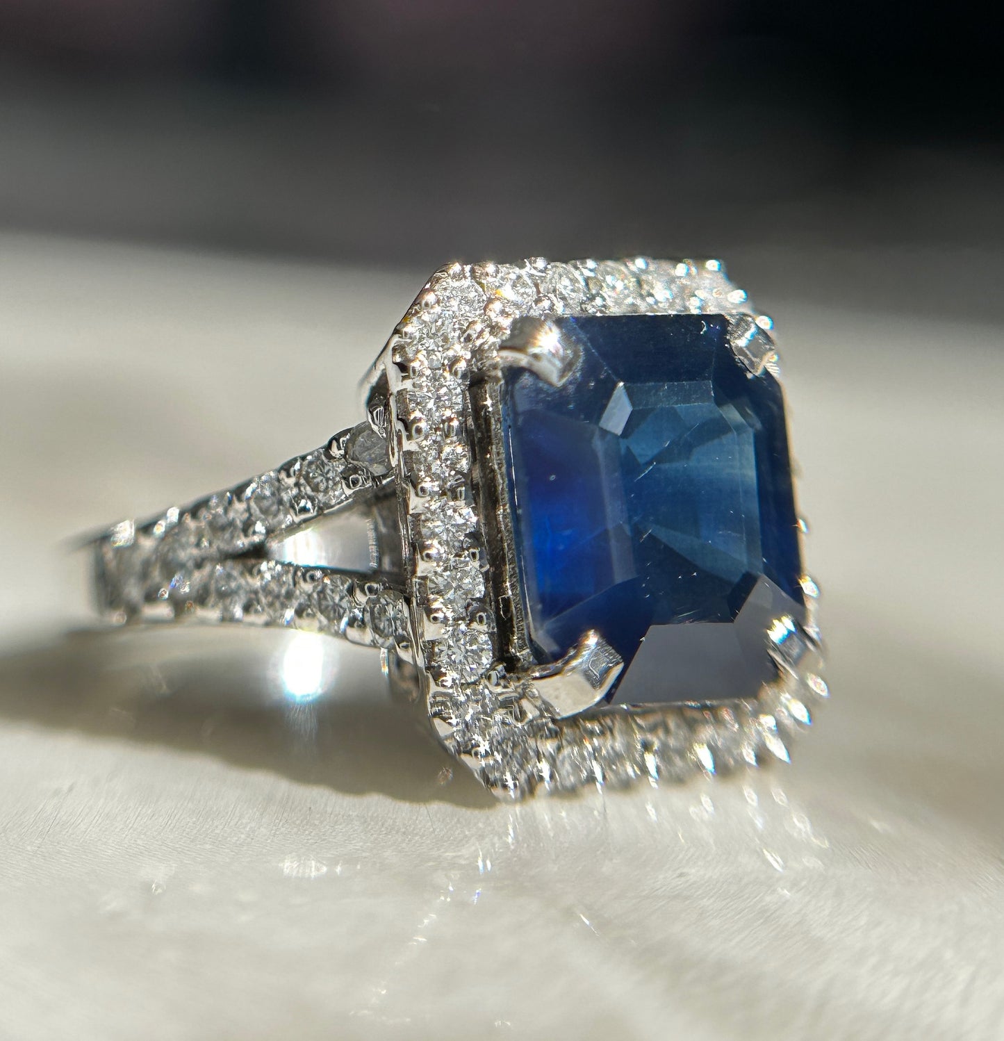 Beautiful 3.50CT Blue Sapphire With Diamonds & 18k White Gold