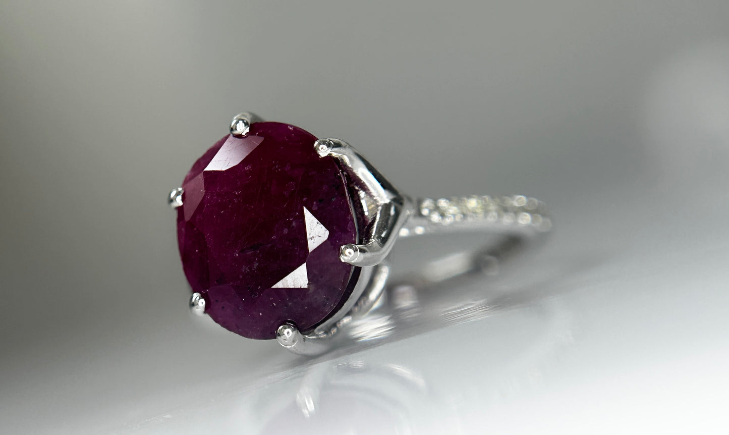Natural Burma Ruby Unheated/Untreated 6.19 Ct With Natural Diamonds & 18k Gold