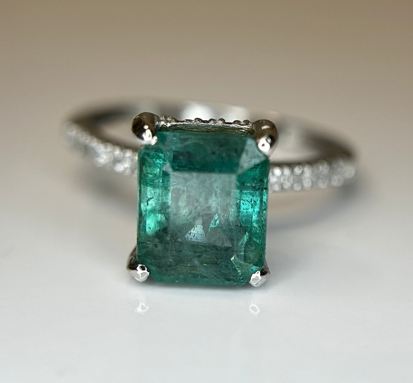 Beautiful Natural Emerald 2.64 CT With Natural Diamonds & 18k Gold