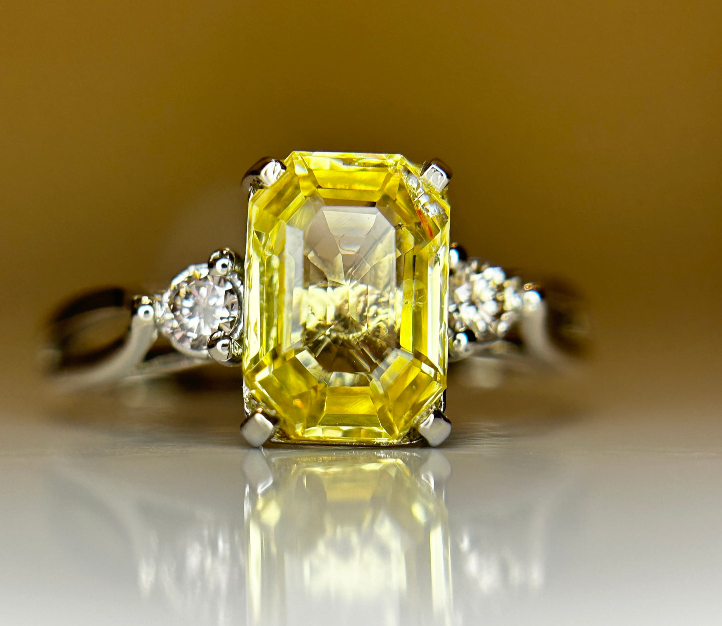 Beautiful 2.40ct Unheated Untreated Natural Ceylon Yellow Sapphire Diamonds & 950 Platinum