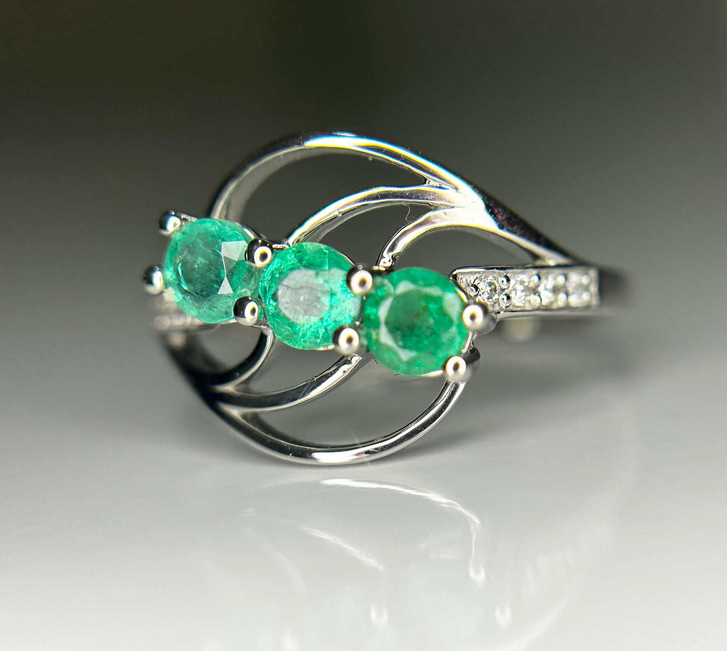 Beautiful 0.61Ct Natural Emerald Ring With Natural Diamonds & Platinum 950