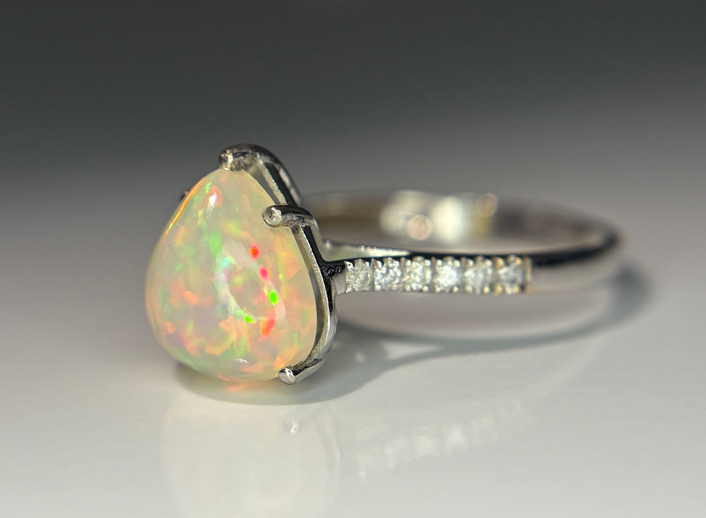Beautiful Natural Fire Opal 2.16 CT Ring With Natural Diamond and 18k Gold