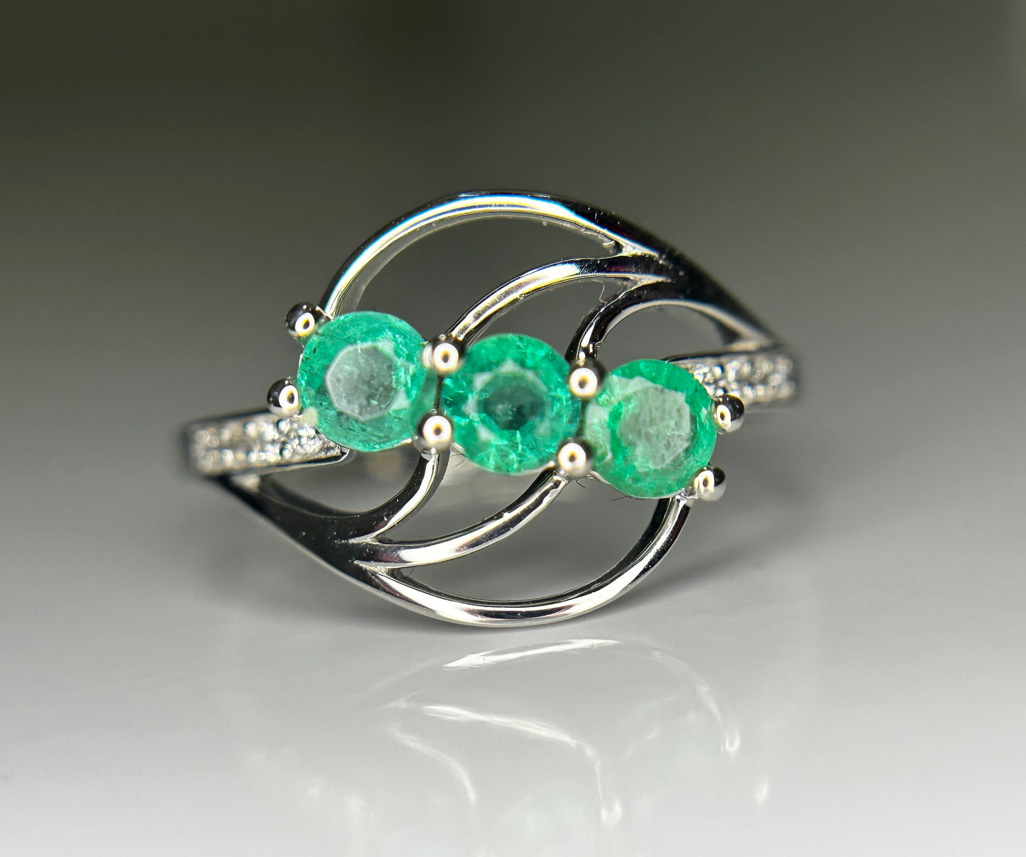 Beautiful 0.61Ct Natural Emerald Ring With Natural Diamonds & Platinum 950