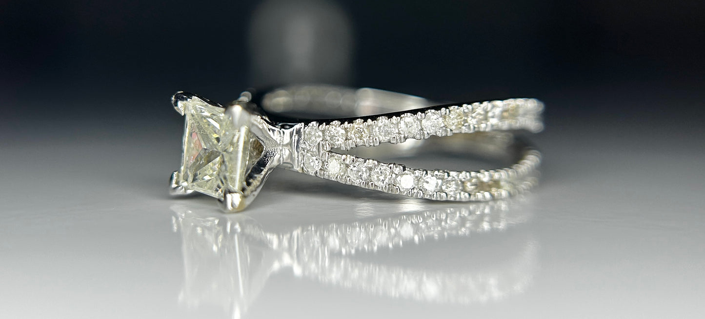 Beautiful 1.17ct Princess Cut Untreated Natural Solitaire Diamond & 18k Gold