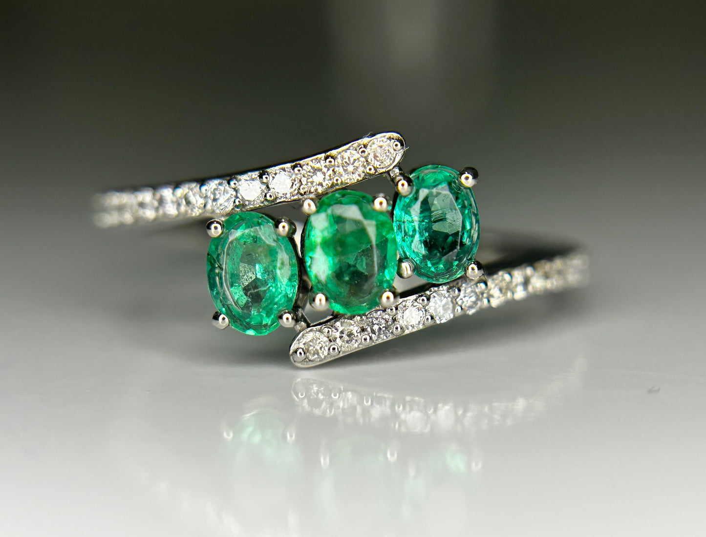 Beautiful 0.62Ct Natural Emerald Ring With Natural Diamonds & Platinum 950