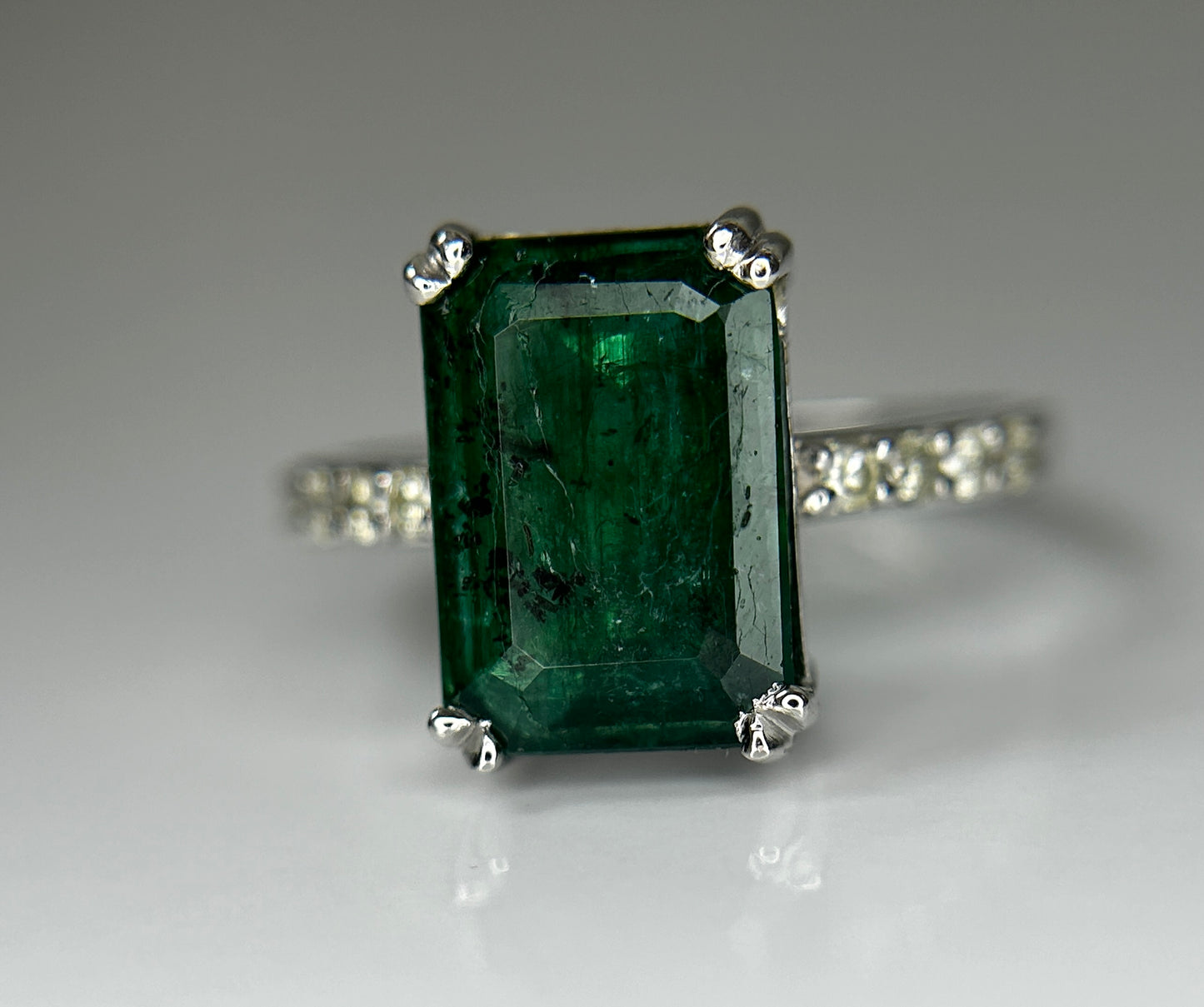 Beautiful 3.46 Carats Natural Emerald Ring Natural Diamonds & 18k Gold