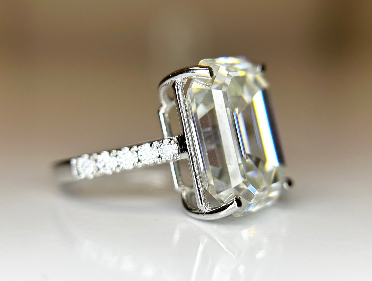 Beautiful 12.08CT Mossanite Ring With 18k Gold