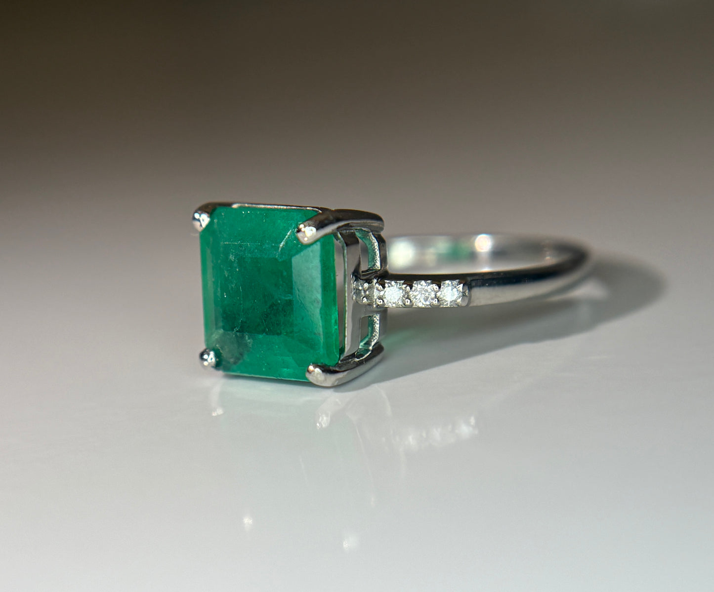 Beautiful 2.65 CT Natural Emerald Ring With Natural Diamonds & Platinum 950