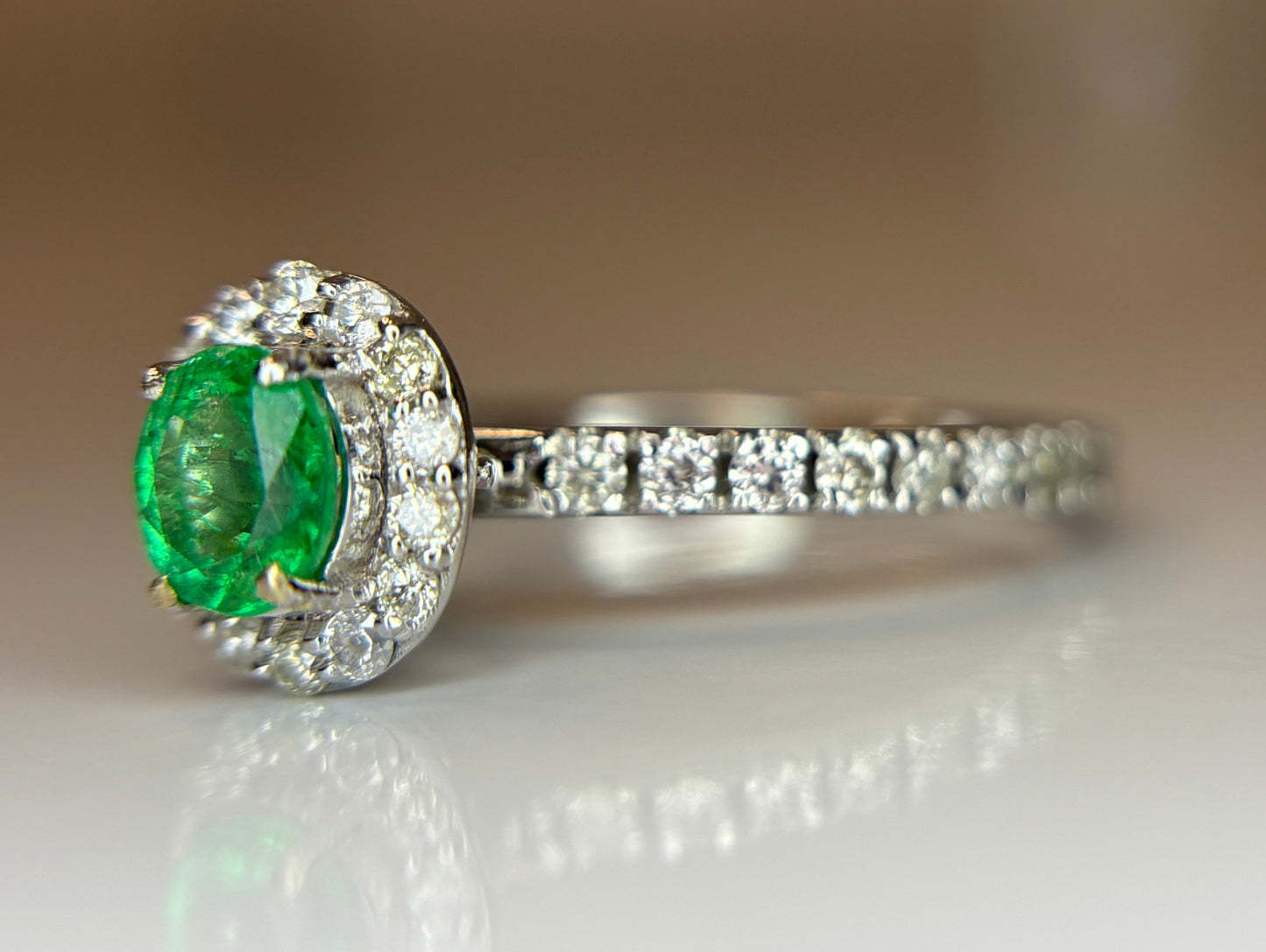 Beautiful 0.42 CT Natural Emerald With Natural Diamonds & 18k Gold