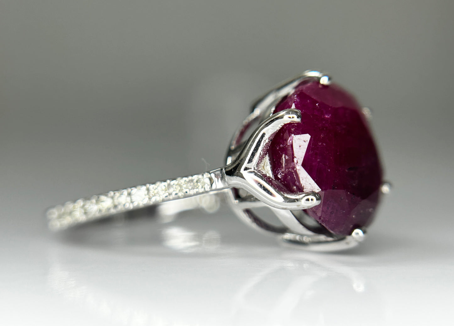 Natural Burma Ruby Unheated/Untreated 6.19 Ct With Natural Diamonds & 18k Gold