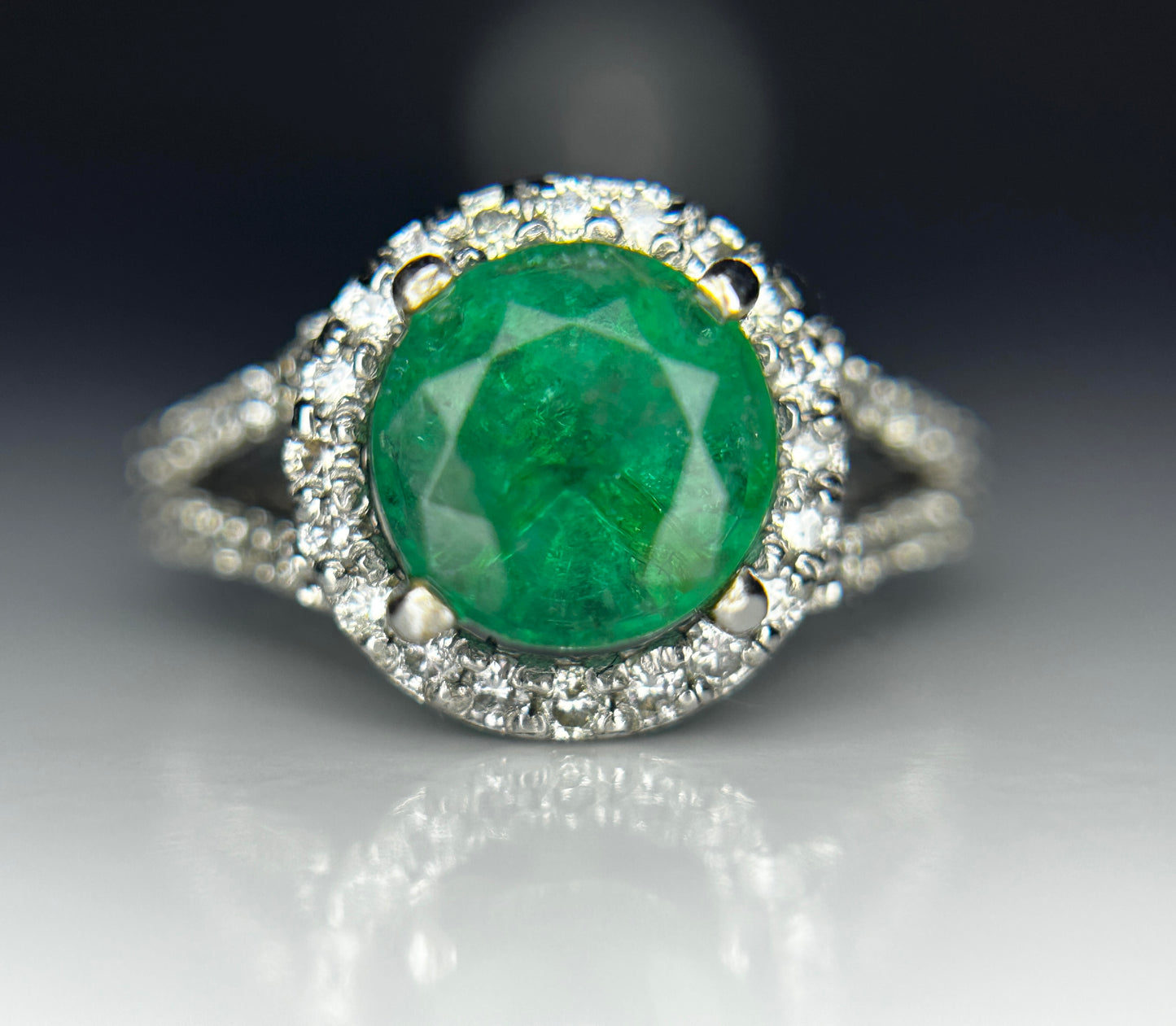 Beautiful 1.96Ct Natural Emerald With Natural Diamonds & 18k Gold