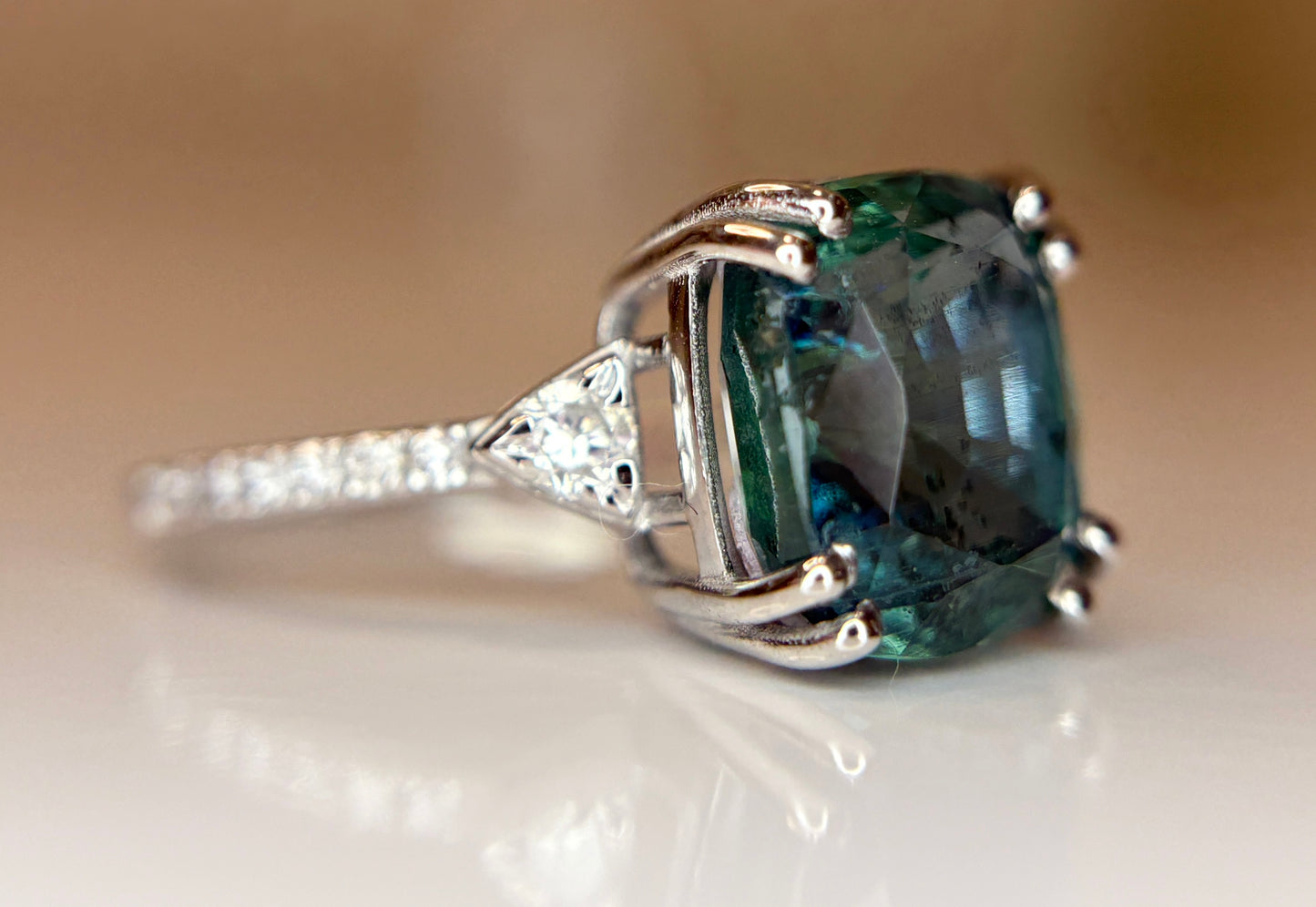 Beautiful Natural Emerald 4.75 CT With Natural Diamonds & 18k Gold
