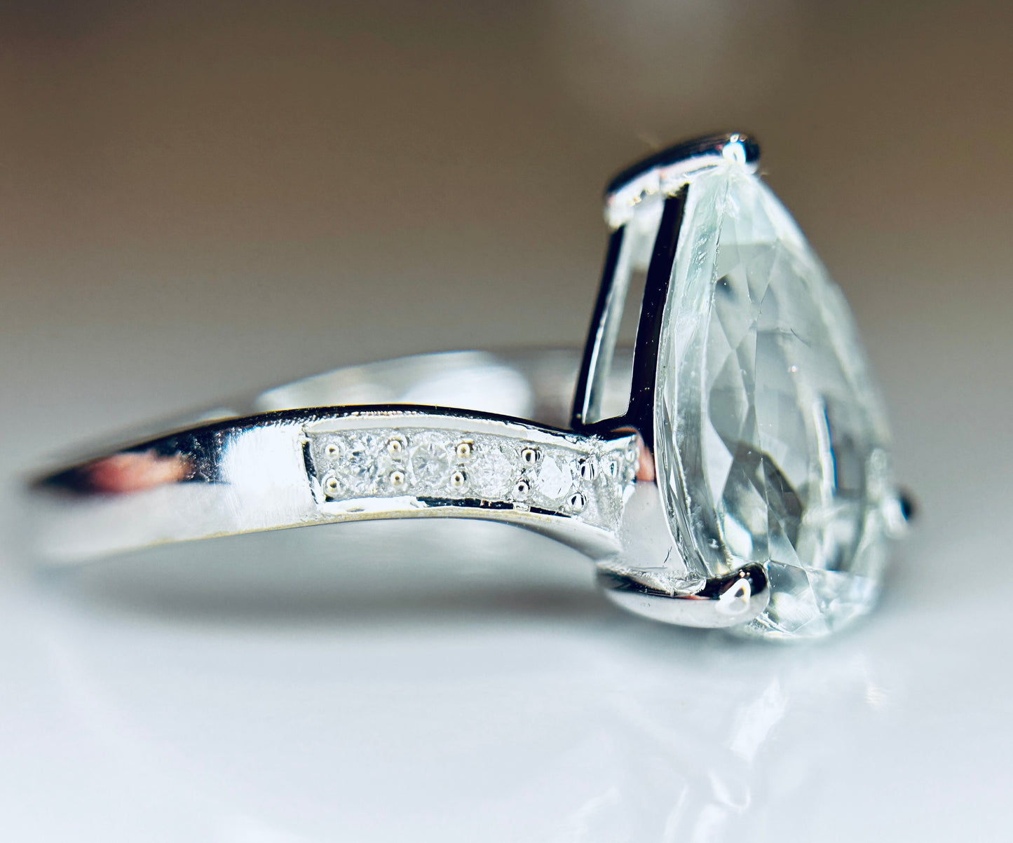 Beautiful 2.60 CT Natural Aquamarine Ring With Natural Diamonds & 18k White Gold