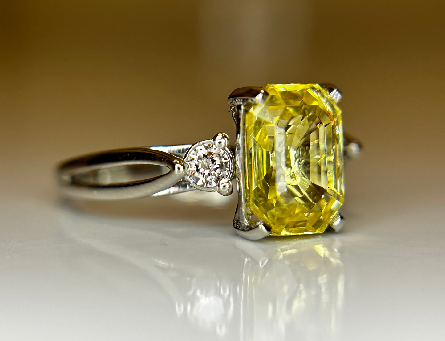 Beautiful 2.40ct Unheated Untreated Natural Ceylon Yellow Sapphire Diamonds & 950 Platinum
