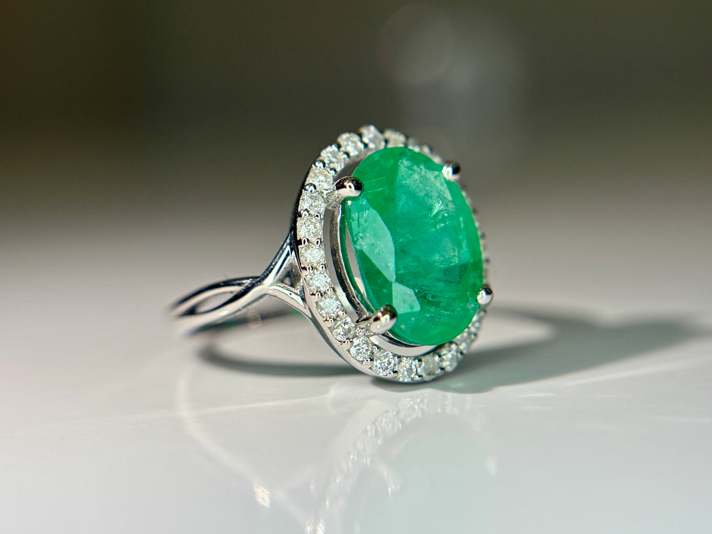 Beautiful 2.70 CT Natural Emerald Ring With Natural Diamonds & Platinum 950