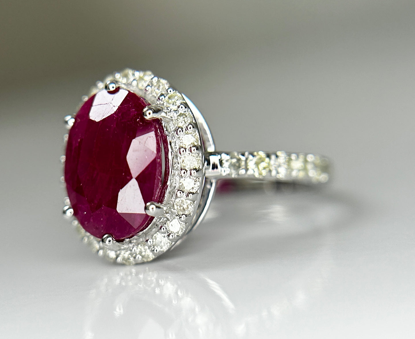 Beautiful Natural Burma Ruby 3.12Ct With Natural Diamonds & 18k Gold