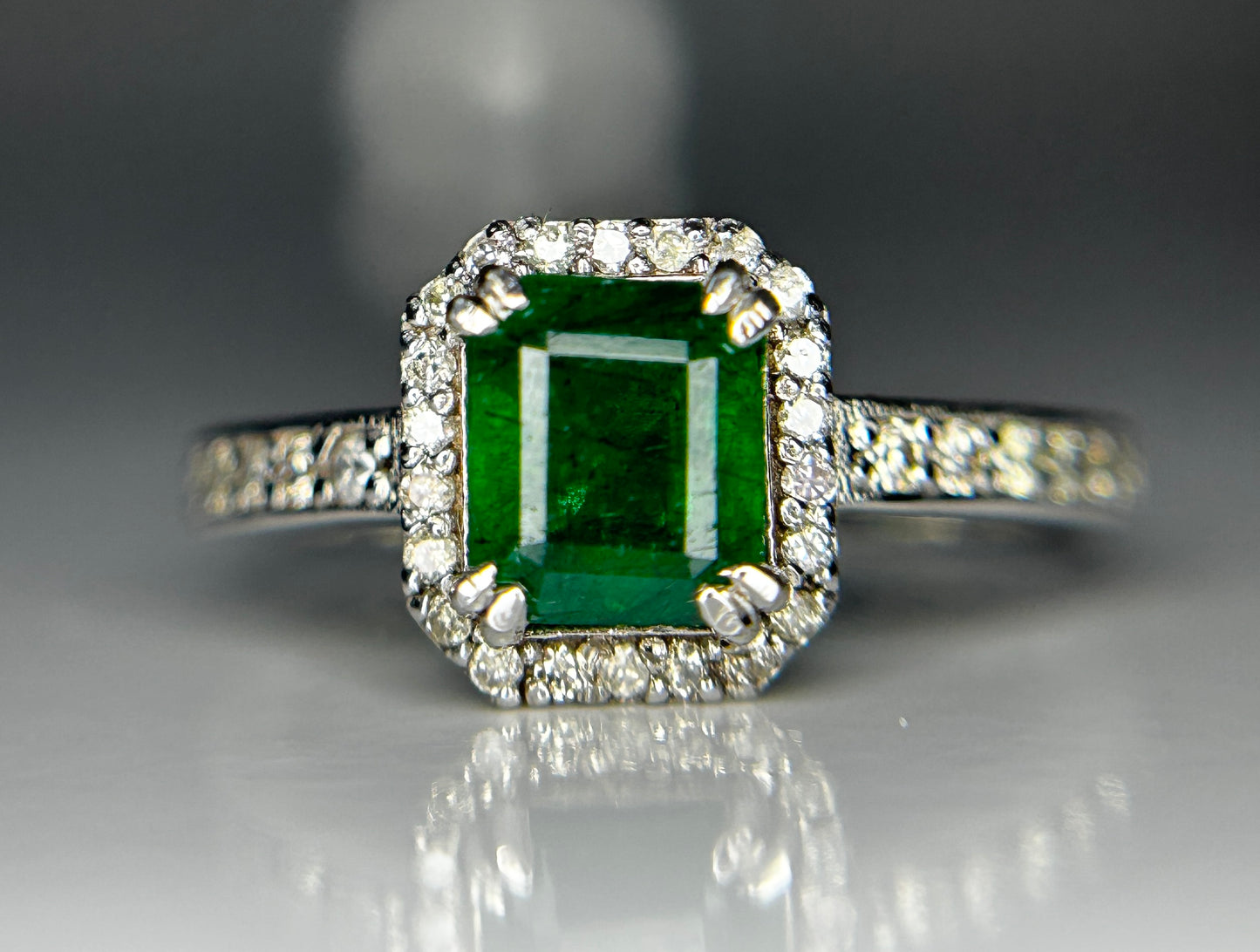 Beautiful Natural Emerald With Natural Diamonds & 18k Gold