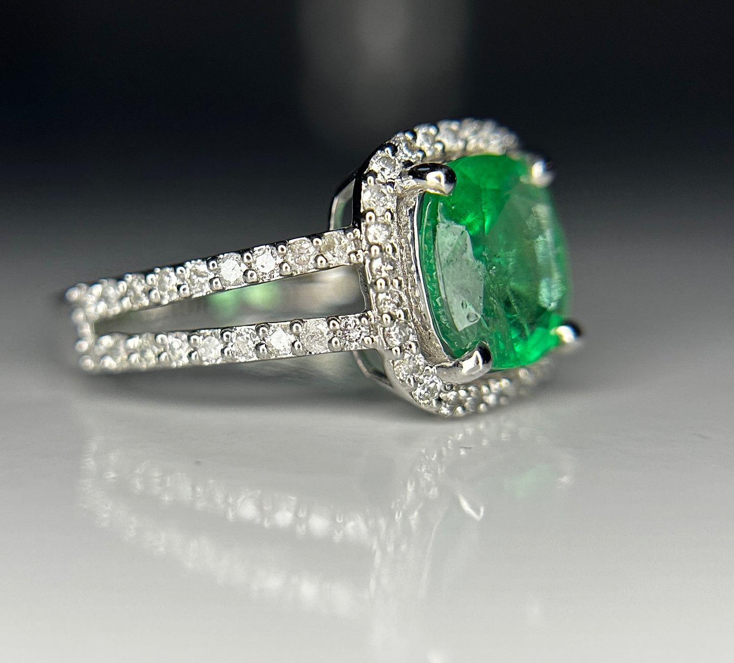 Beautiful 1.64 ct Natural Emerald With Natural Diamonds & 18k Gold