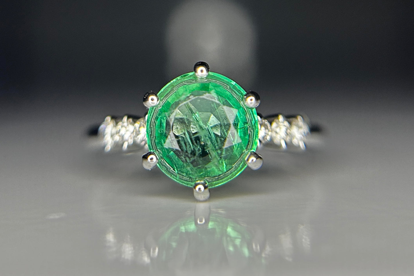 Beautiful 1.36 ct Natural Emerald With Natural Diamonds & 18k Gold