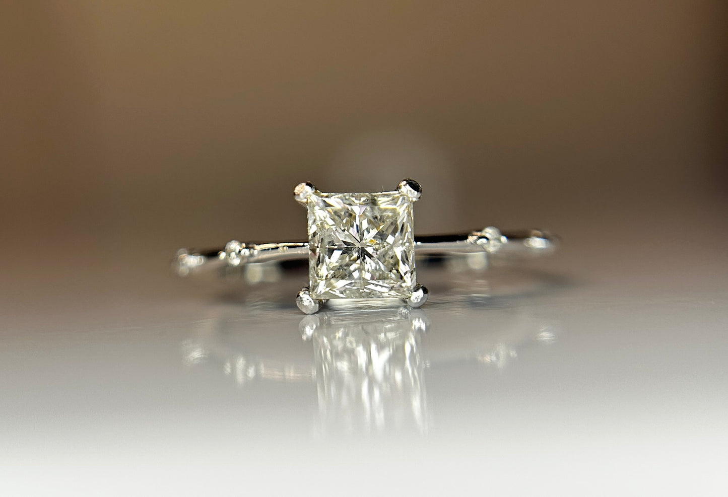 Beautiful 1.07ct Princess Cut Untreated Natural Solitaire Diamond & 18k Gold