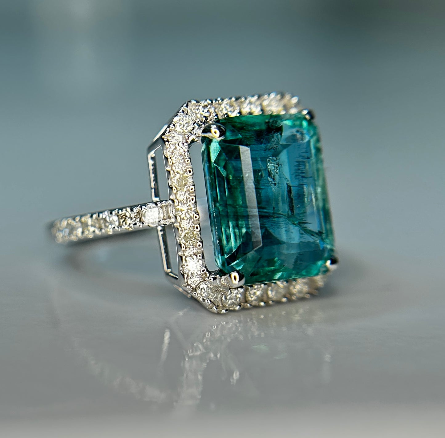 Beautiful Natural Emerald 4.27 CT With Natural Diamonds & 18kGold