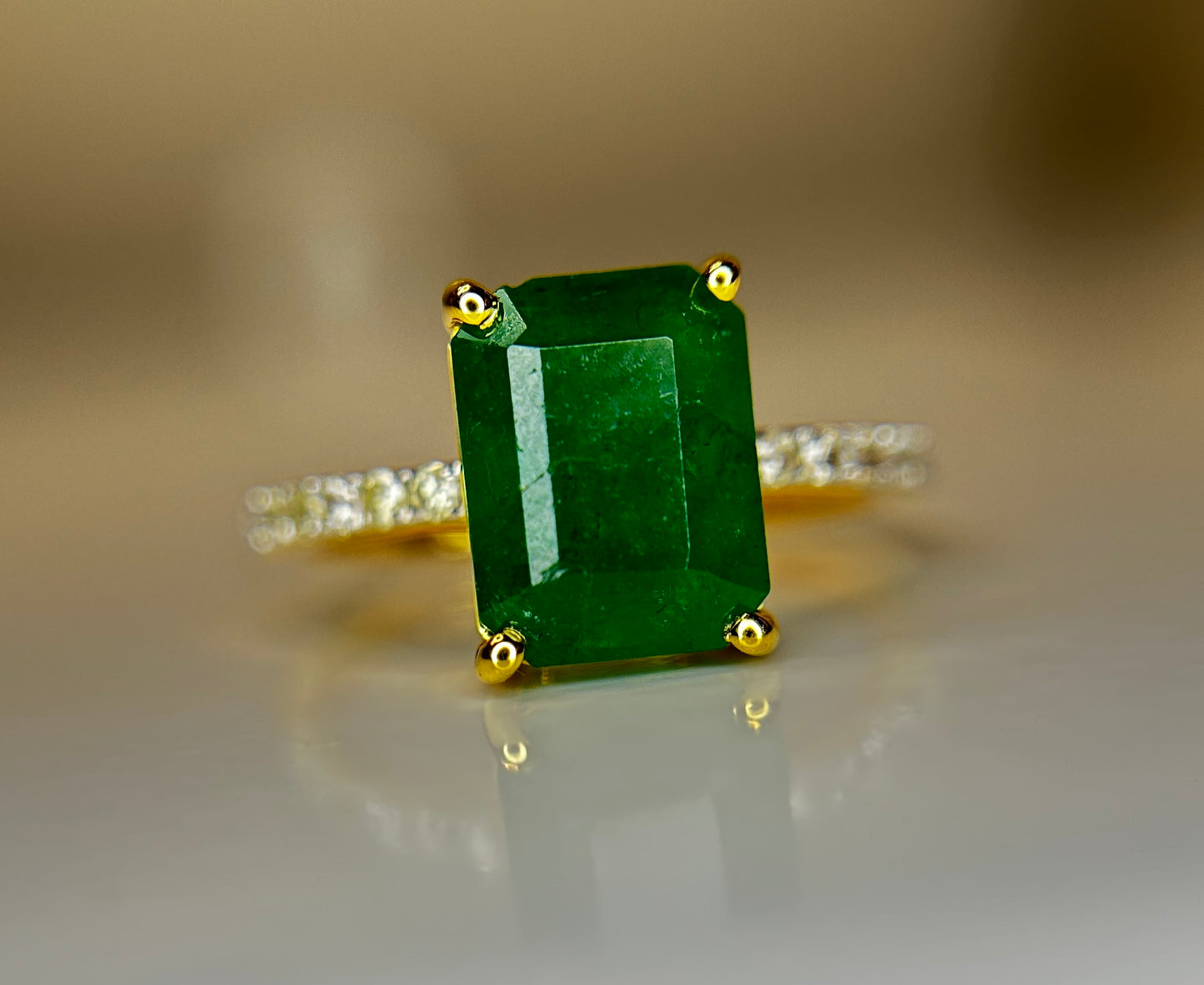 Beautiful Natural Emerald 2.96 CT With Natural Diamonds & 18k Gold