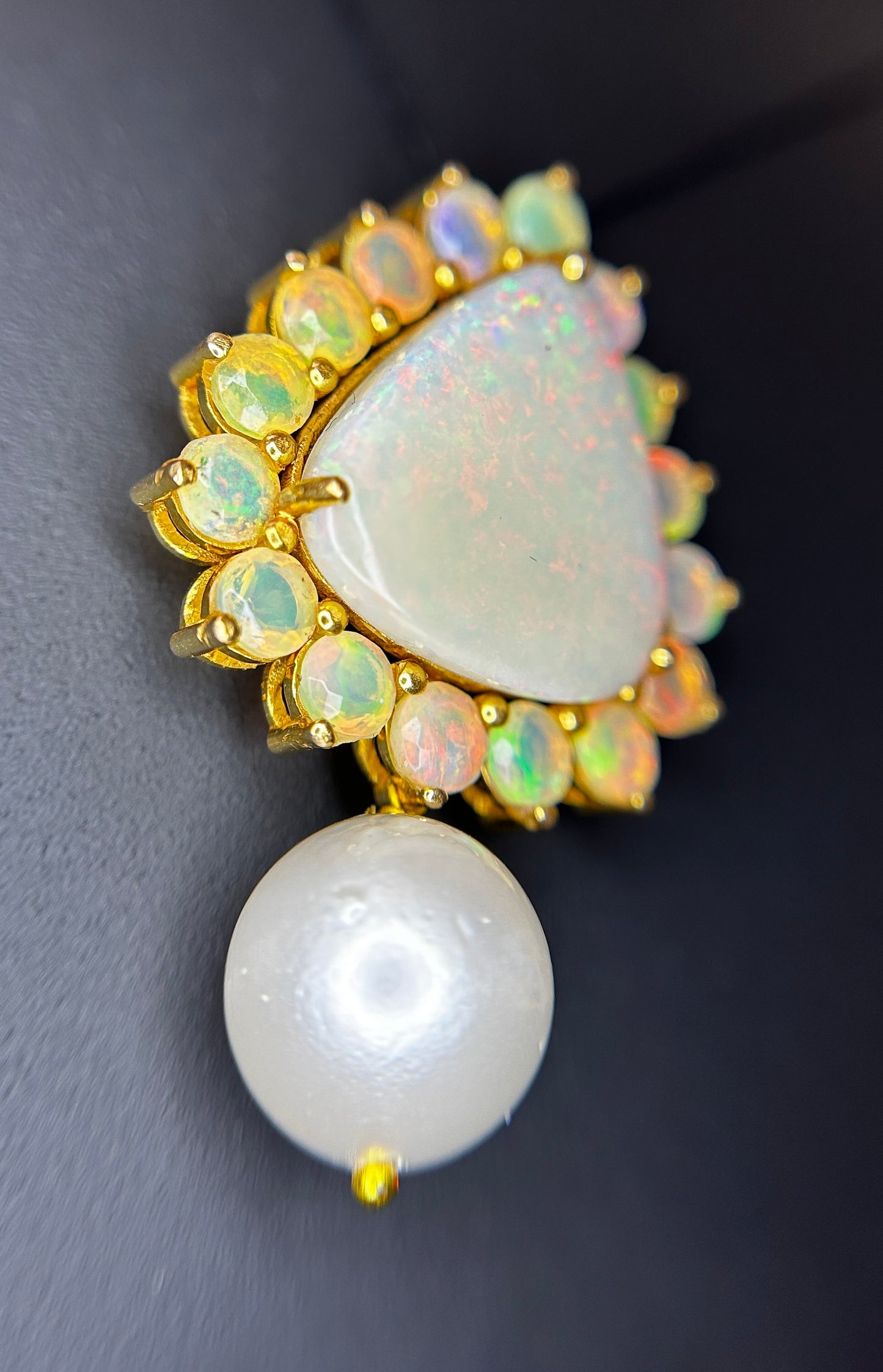 Beautiful 20.50ct Natural Australian Opal and Southsea Pearl Pendant & 18k Gold