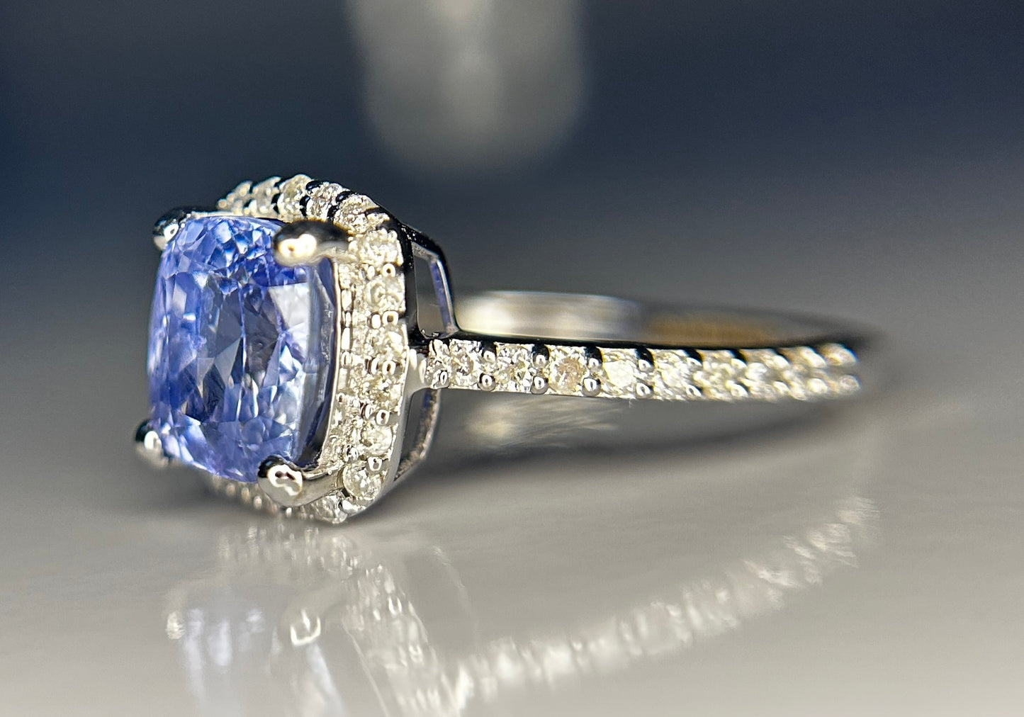 Beautiful 2.79CT Unheated Ceylon Blue Sapphire With Natural Diamonds & 18k Gold