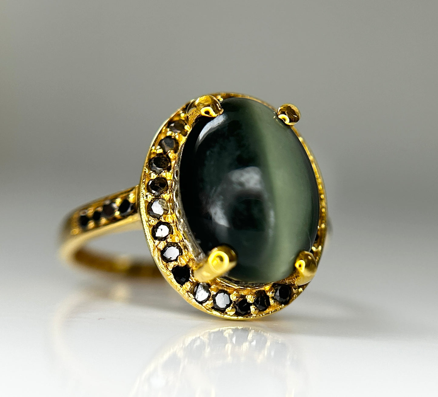 Beautiful Natural 3.05ct Cat’s Eye Ring With Natural Black Diamonds and 18k Gold