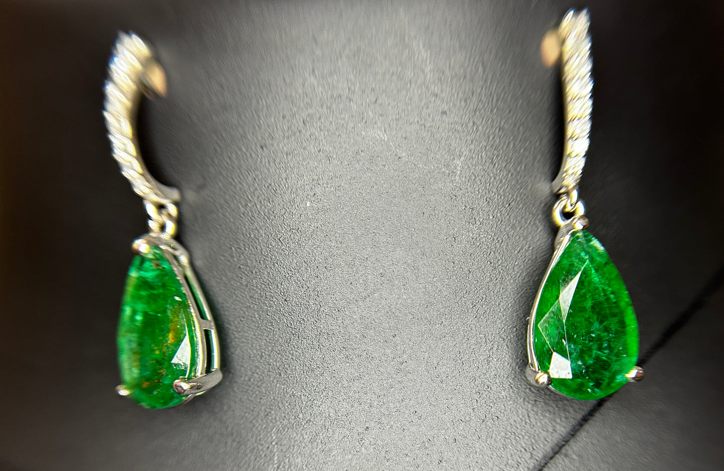 Beautiful 12.27ct Natural Emerald Earrings and Pendant Set With Natural Diamonds & 18k Gold