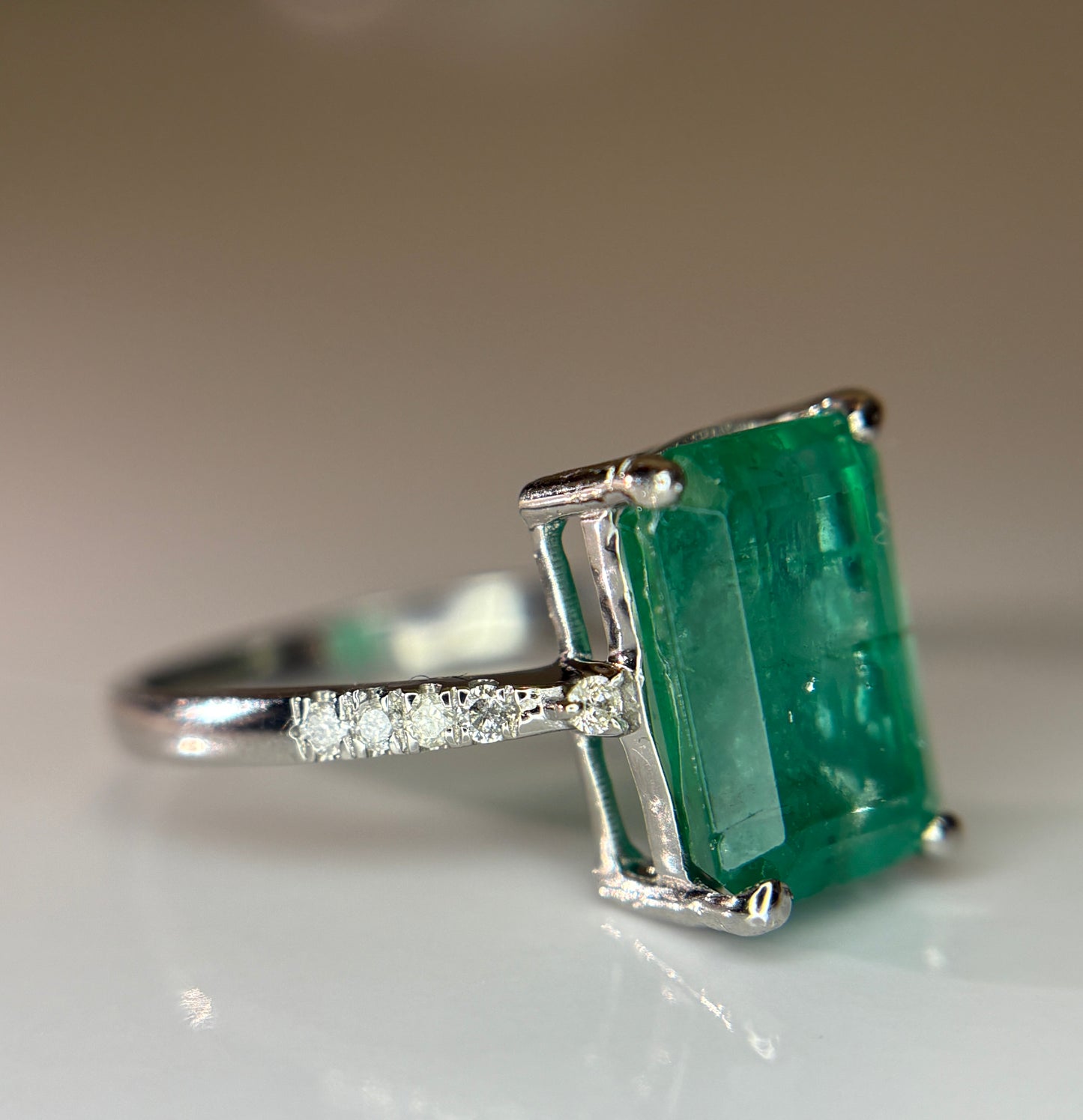 Beautiful 4.00 CT Natural Emerald Ring With Natural Diamonds & Platinum 950
