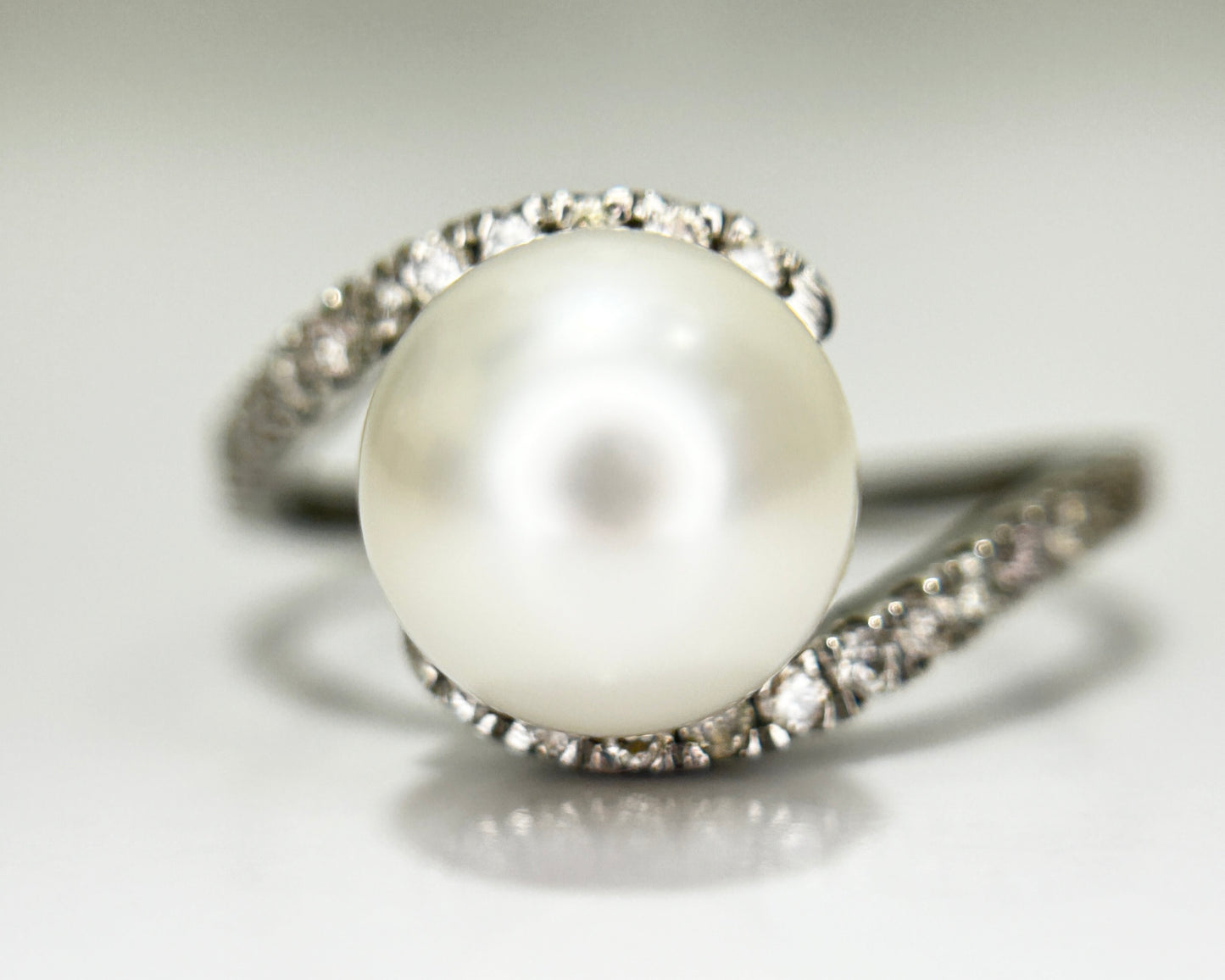 Beautiful 5.12 CT South Sea Pearl With Diamonds & 950 Platinum Ring