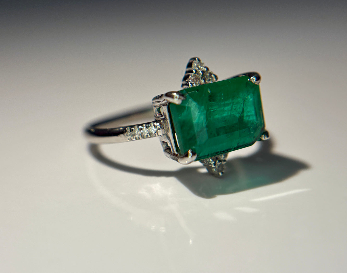 Beautiful 4.05 CT Natural Emerald Ring With Natural Diamonds & Platinum 950