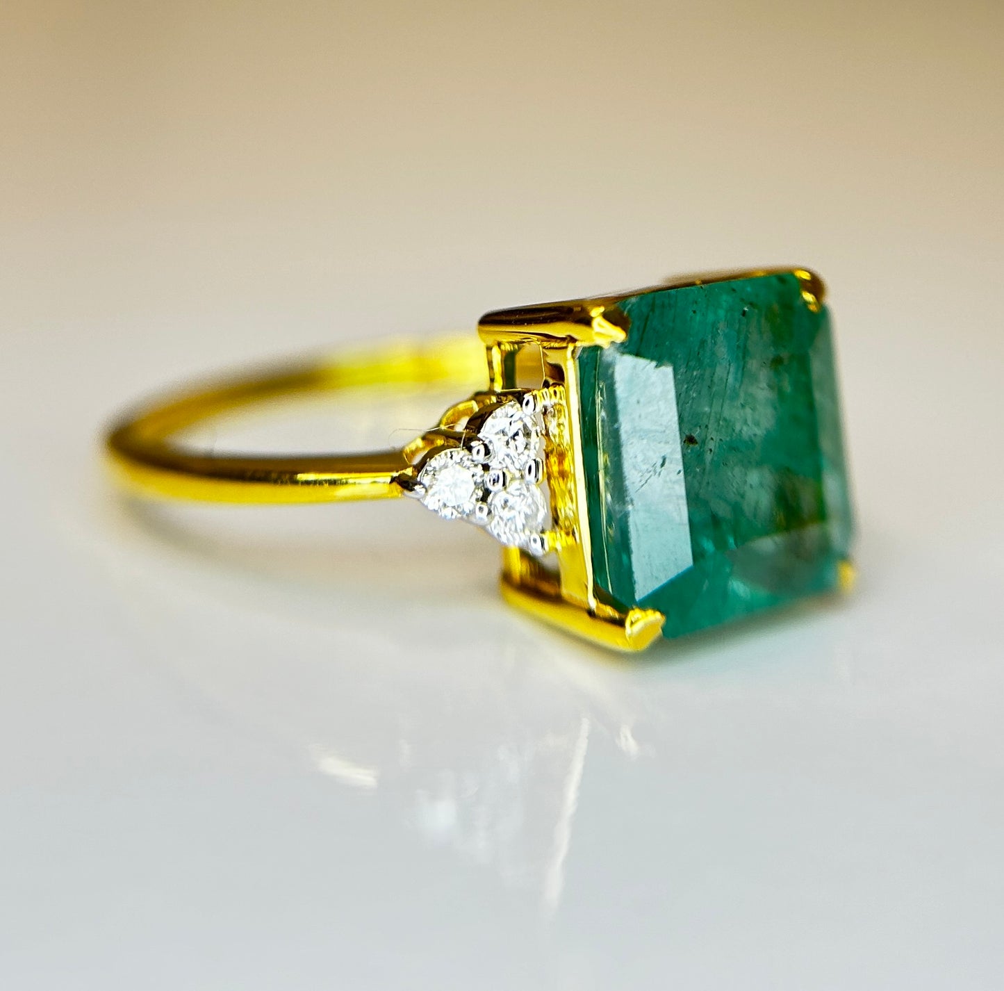 Beautiful Natural Emerald 3.25 CT With Natural Diamonds & 18k Gold