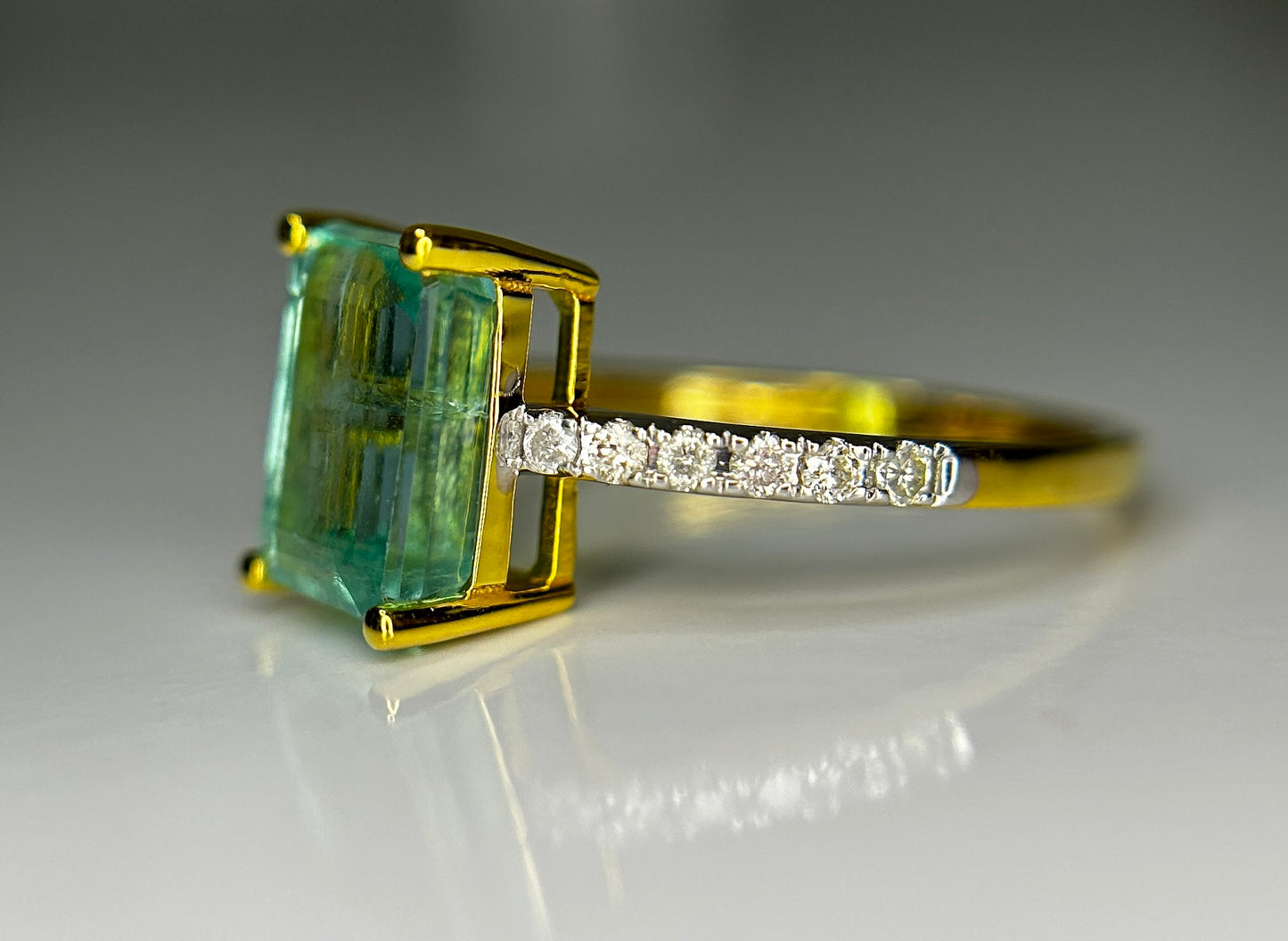 Beautiful Natural Emerald 2.68 CT With Natural Diamonds & 18k Gold