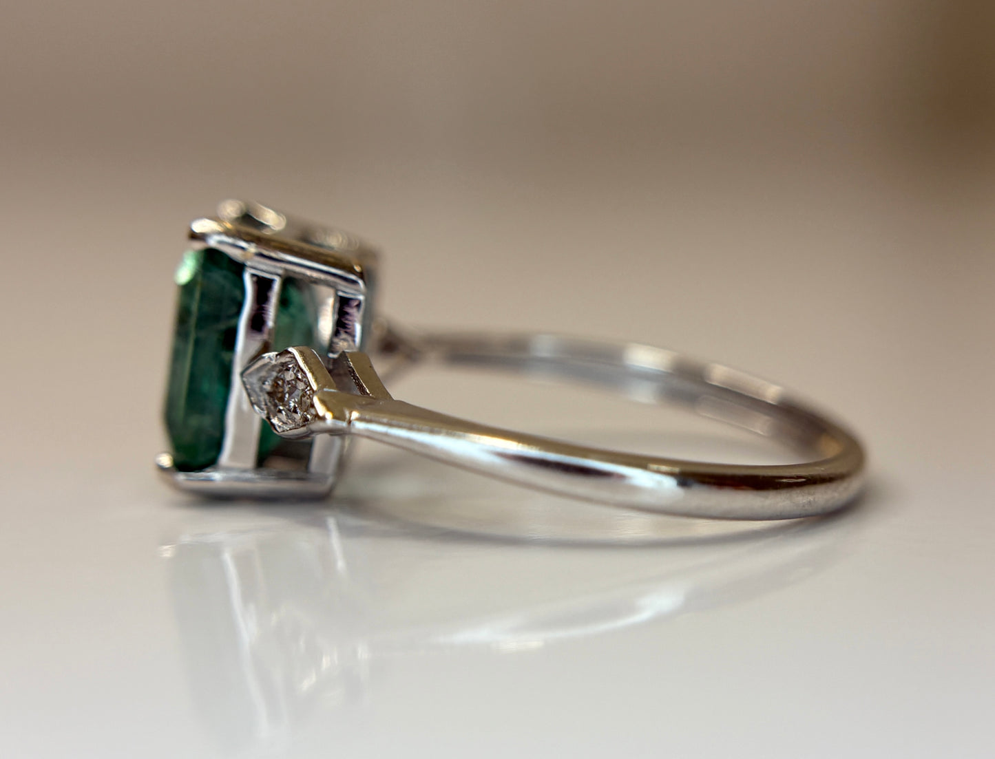 Beautiful 3.04 CT Natural Emerald With Natural Diamonds & 18k Gold