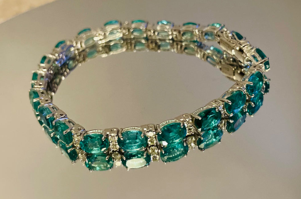 Beautiful 14.5ct Natural Emerald Bracelet With Natural Diamonds & 18k Gold