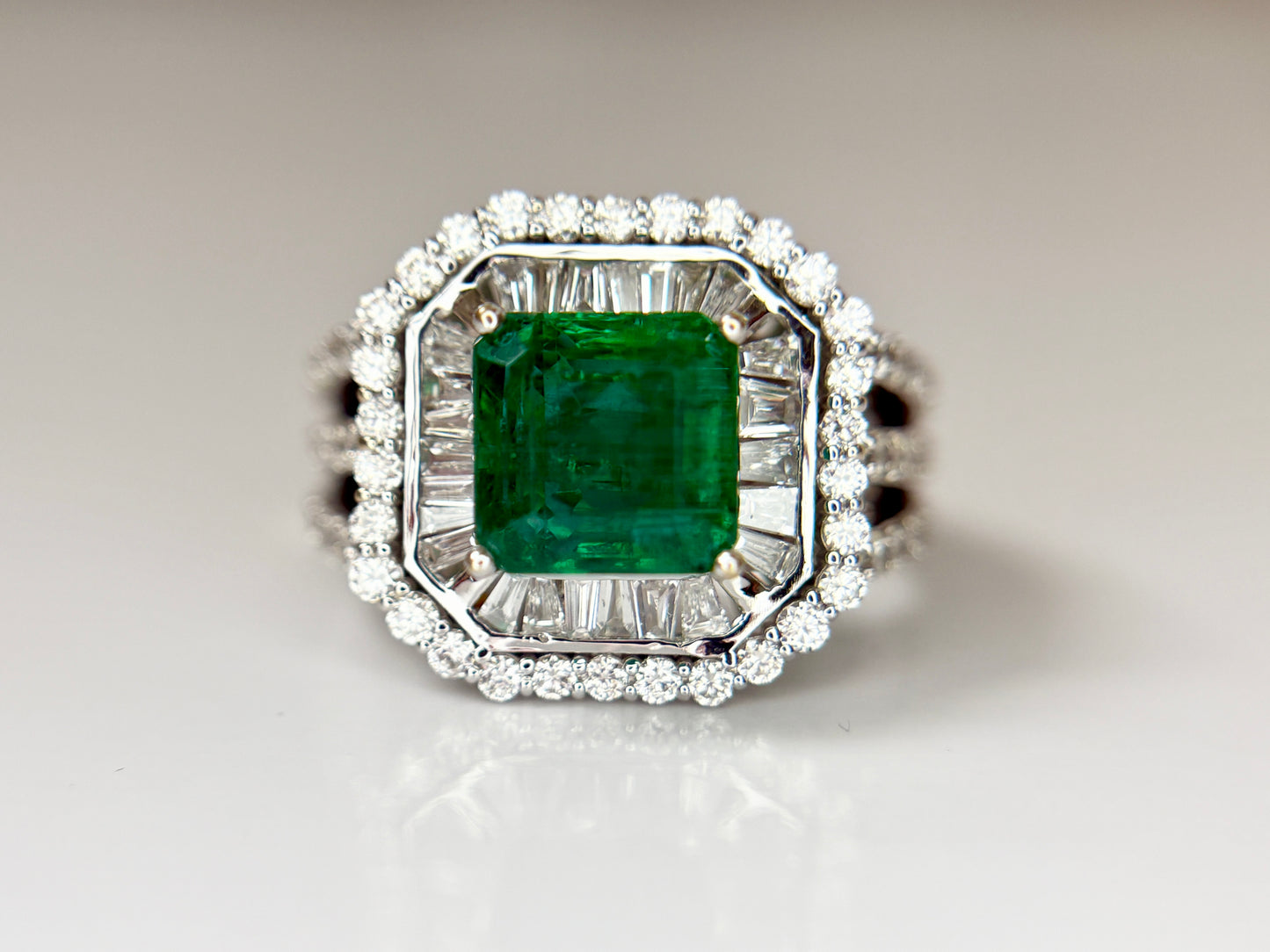 Beautiful 3.01 CT Natural Emerald With 1.68 CT Natural Diamonds & 18k Gold
