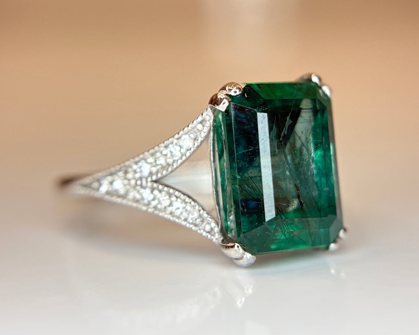 Beautiful 4.75 CT Natural Emerald With Natural Diamonds & 18k Gold