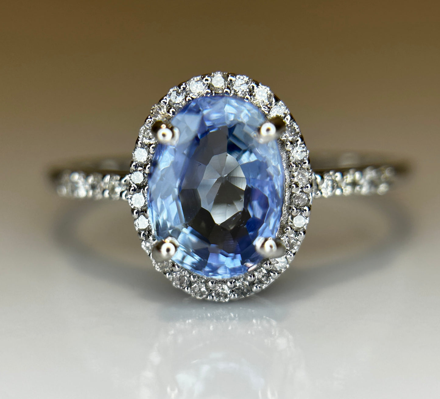 Beautiful 1.73CT Unheated Ceylon Cornflour Blue Sapphire Diamonds & 18k Gold