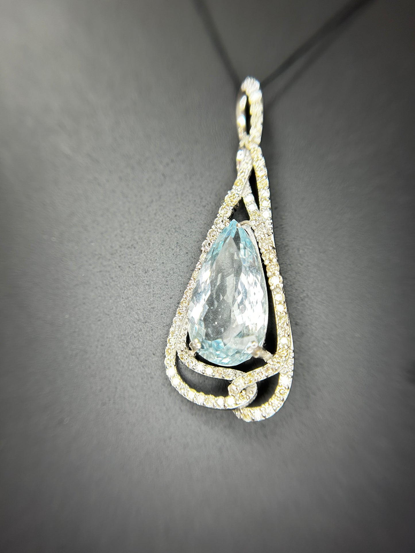 Beautiful Natural Flawless 8.81 CT Aquamarine Pendant With Diamonds and 18k Gold