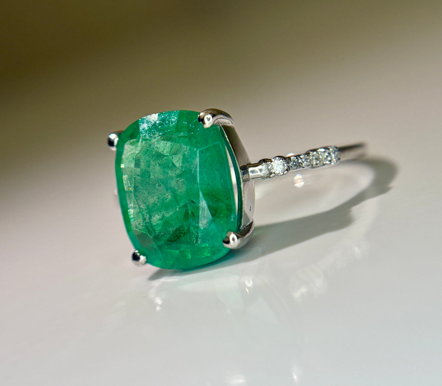 Beautiful 3.40 CT Natural Emerald Ring With Natural Diamonds & Platinum 950