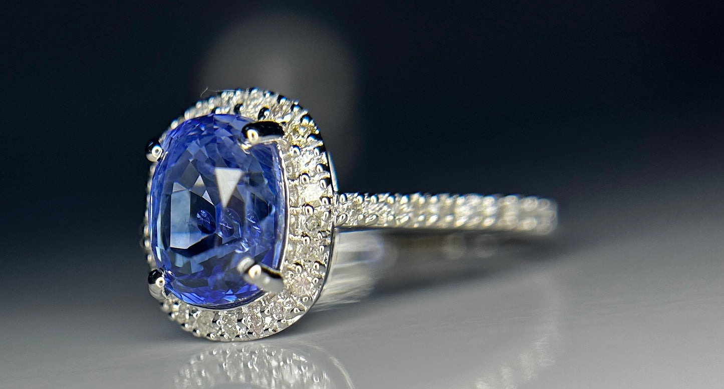 Beautiful 2.84CT Unheated Ceylon Blue Sapphire With Natural Diamonds & 18k Gold