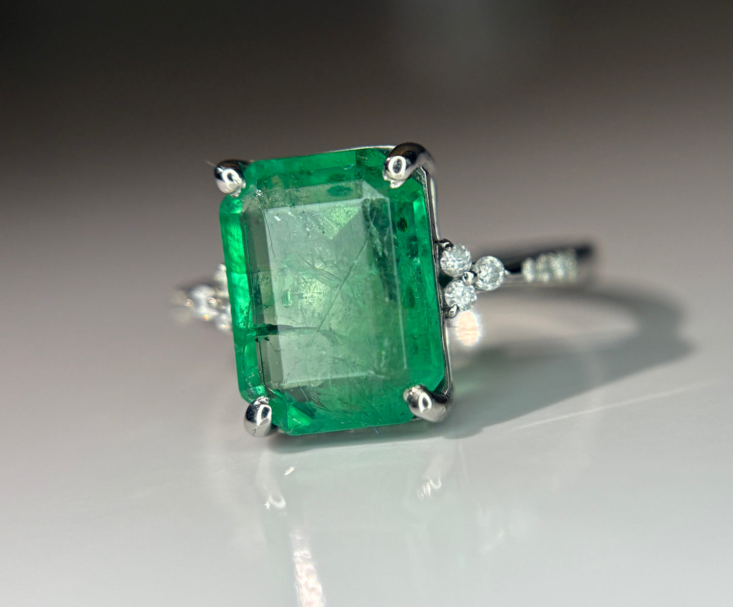 Beautiful 3.15 CT Natural Emerald Ring With Natural Diamonds & Platinum 950