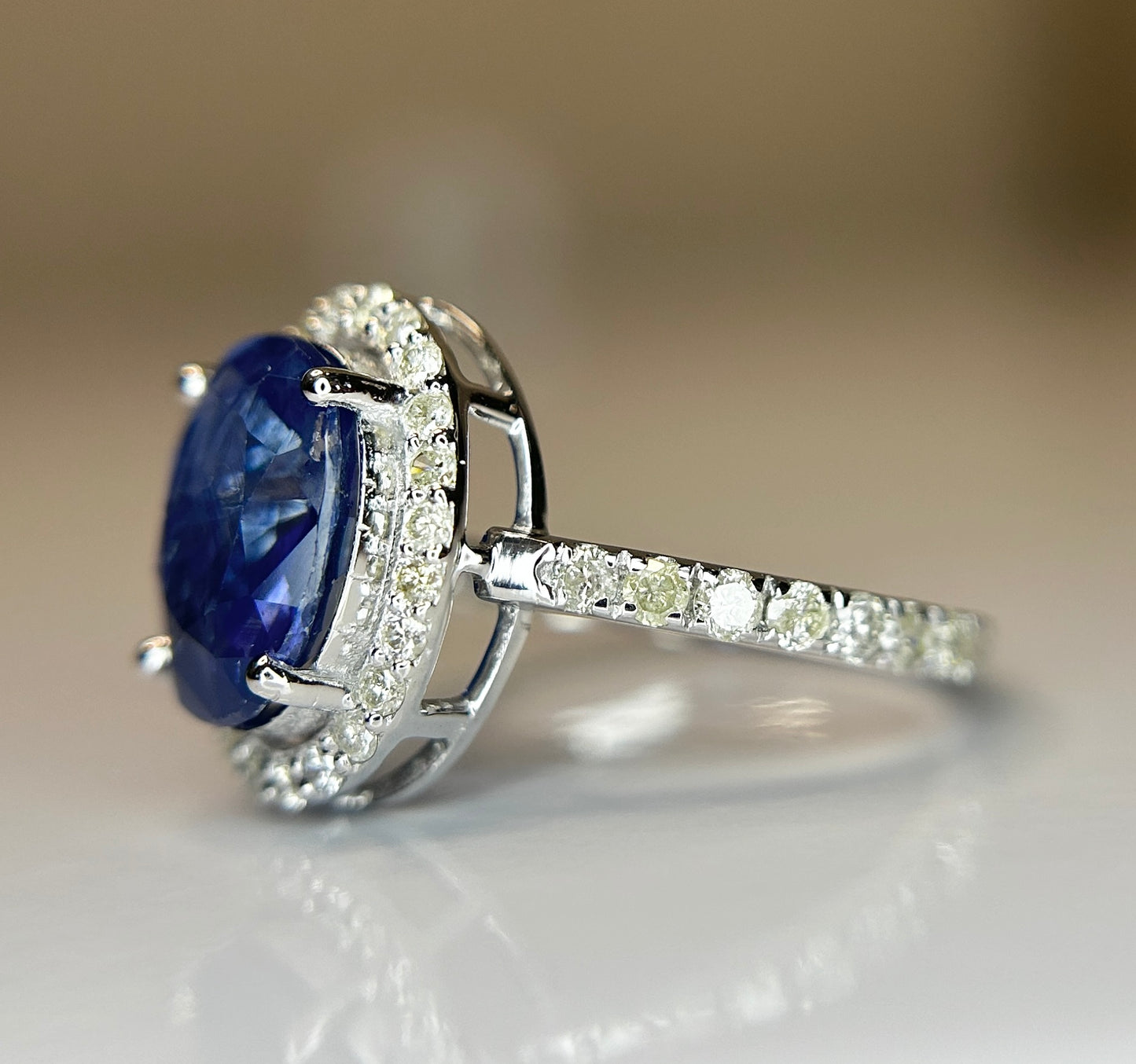 Beautiful Natural Ceylon Royal Blue Sapphire W Natural Diamonds & 18k Gold